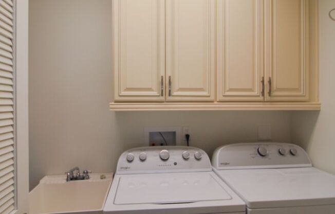 2 beds, 2 baths, 1,450 sqft, $1,950, Unit 221-08UP