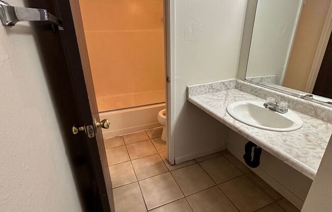 2 beds, 1 bath, $1,095