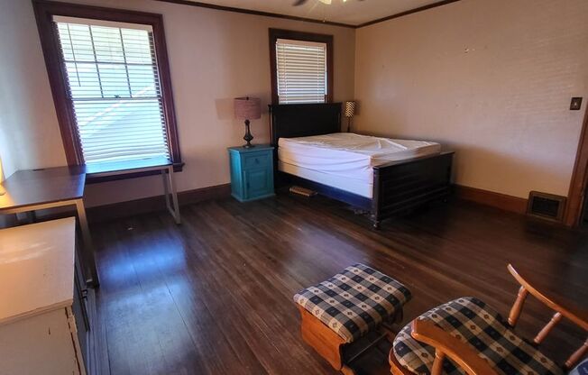 4 beds, 2.5 baths, $1,900