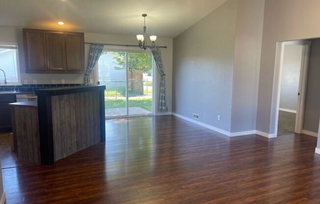 3 beds, 2 baths, $2,095