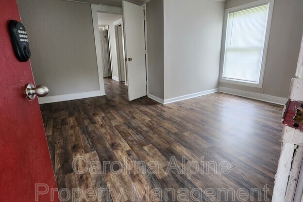 1102 BAKER BLVD