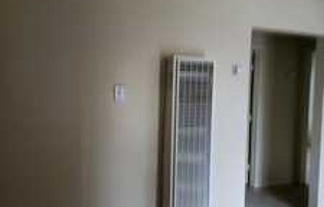 Leon Avenue - Nice Wood Cabinets