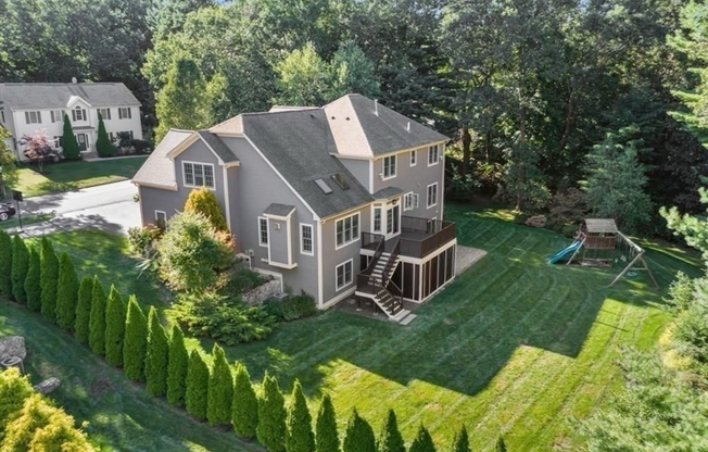 28 BURKE LN