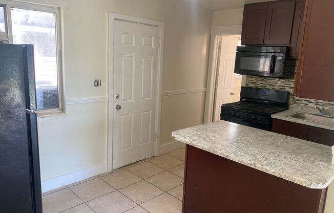 1 bed, 1 bath, 570 sqft, $975, Unit #5