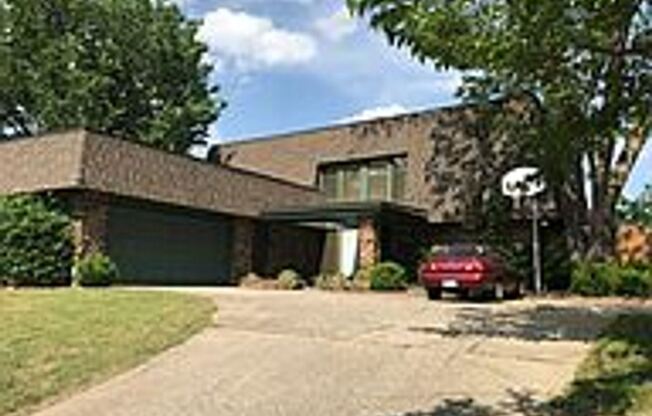 8203 S Toledo Ave