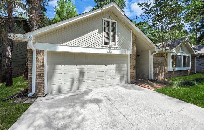 15 BRENTWOOD OAKS CT