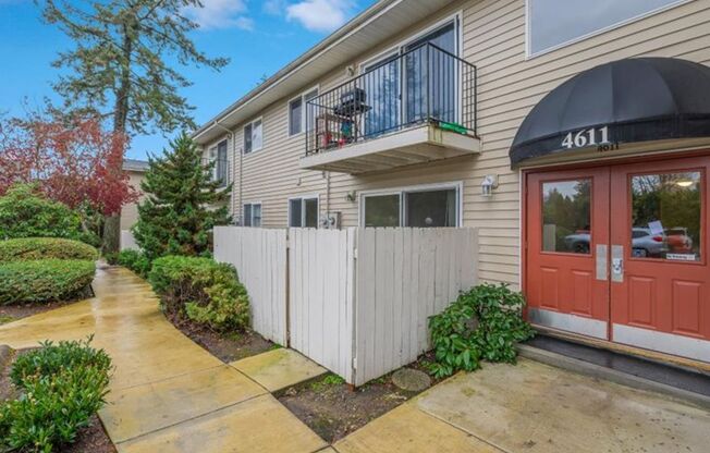 1 bed, 1 bath, 547 sqft, $1,300, Unit 8