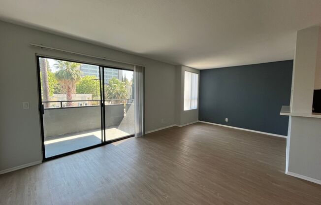 2 beds, 2 baths, 905 sqft, $2,198, Unit 214