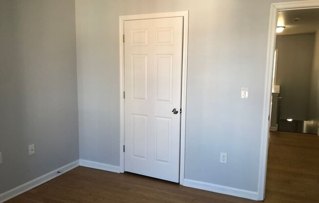 Voucher Approved 2 Bedroom with Den or 3 Bedroom Voucher 1.5 Bathroom