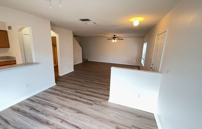 Newly renovated 3 bedroom/2.5 bath townhouse for rent located in the lovely gated community of Riverwalk at Waterside Condominiums!