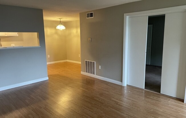 2 beds, 1 bath, 800 sqft, $2,300, Unit 15