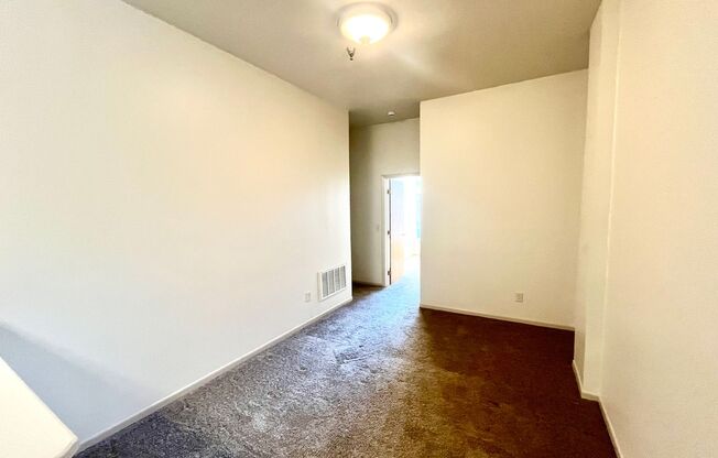 1 bed, 1 bath, $895, Unit 305 S 16th St.-Unit 201