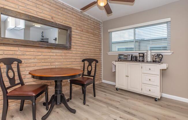 1 bed, 1 bath, 700 sqft, $1,240