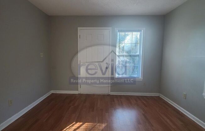 Newly Renovated (in 2023) 2 Bedroom House!