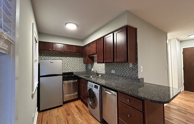 696 Elm Pl
