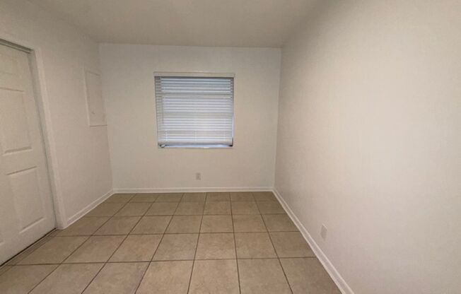 $995 Deposit w/ approved credit on this Great Neighborhood and Location - WASHER and DRYER IN UNIT!