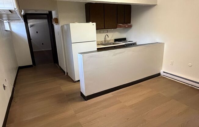 Tudor Hall~ Shadyside on the boarder of Oakland and Bloomfield~ convenient walkable location