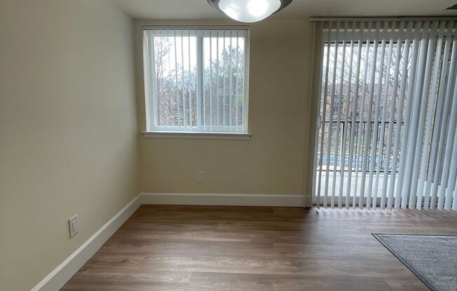 3 beds, 2 baths, 1,152 sqft, $2,370, Unit 14225 #303