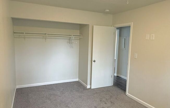 2 beds, 1 bath, 839 sqft, $1,325, Unit 34