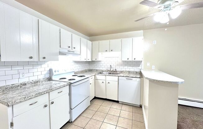 2 beds, 1 bath, 800 sqft, $1,595, Unit 109