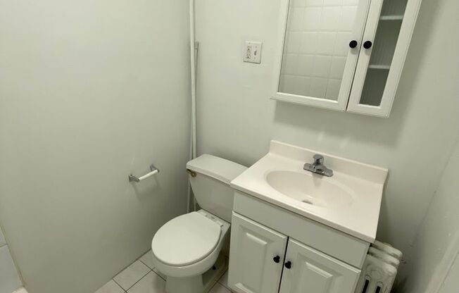 Studio, 1 bath, 435 sqft, $1,777, Unit C09