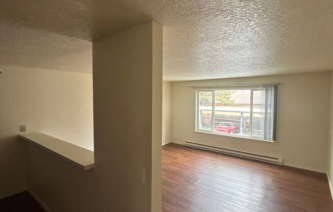 2 beds, 1 bath, 868 sqft, $1,650, Unit 39