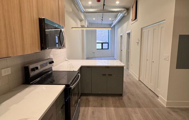 1 bed, 1 bath, 779 sqft, $2,599, Unit 412