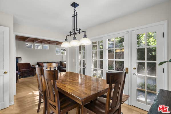 2377 N BEVERLY GLN BLVD