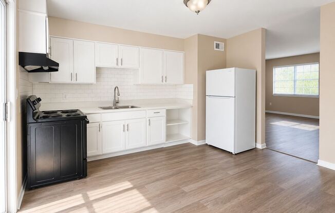 2 beds, 1 bath, 1,010 sqft, $1,150, Unit I01