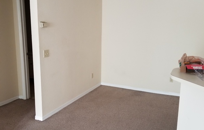 1 bed, 1 bath, 735 sqft, $1,300