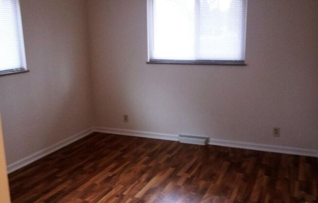 3 beds, 1 bath, $1,395