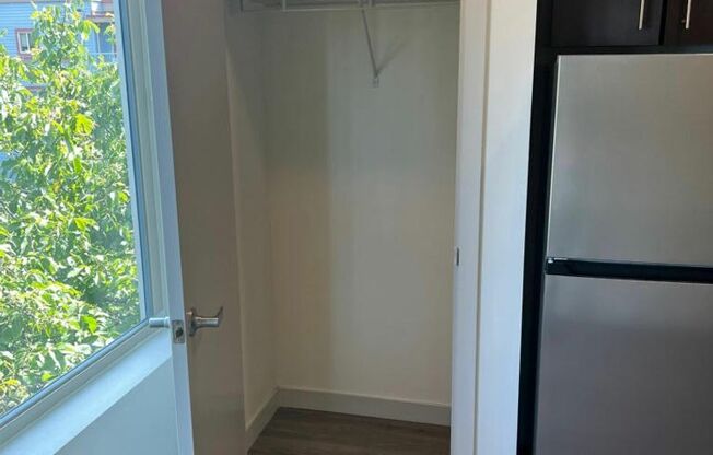 Studio, 1 bath, 281 sqft, $1,045, Unit 209