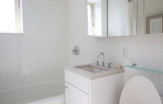 2 beds, 1 bath, 749 sqft, $4,450, Unit 9D