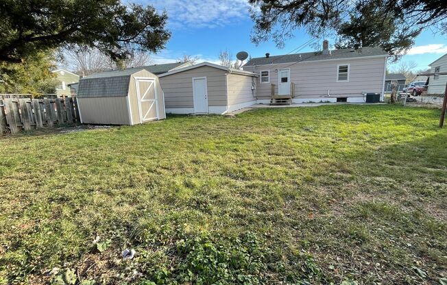 ~ RENT SPECIAL ~ HOLIDAY MERRINESS ~ Spacious 3-Bedroom, 2-Bathroom Home – West Side Location