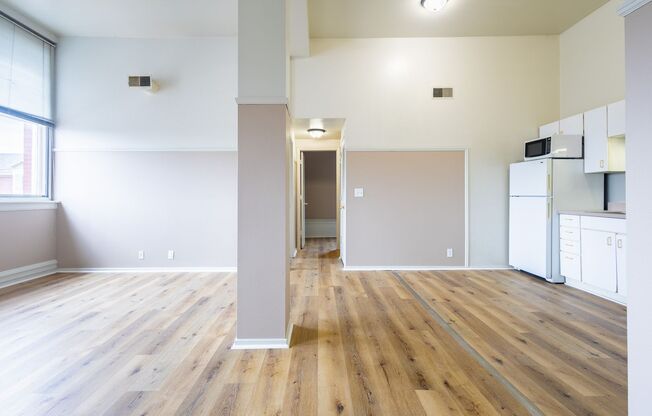 2 beds, 1 bath, 825 sqft, $1,169, Unit 3819 Jones St #107