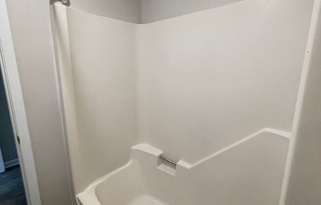 2 beds, 1.5 baths, 990 sqft, $975, Unit 4418-E
