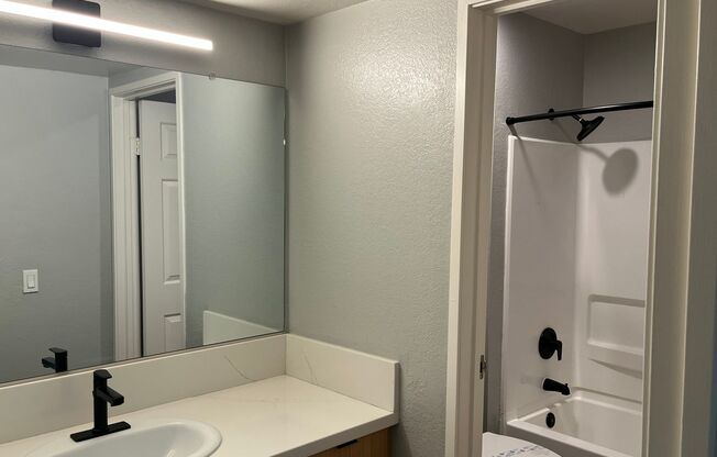 2 beds, 1 bath, 875 sqft, $2,595, Unit 49