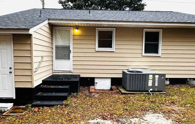 3 beds, 1 bath, $1,200