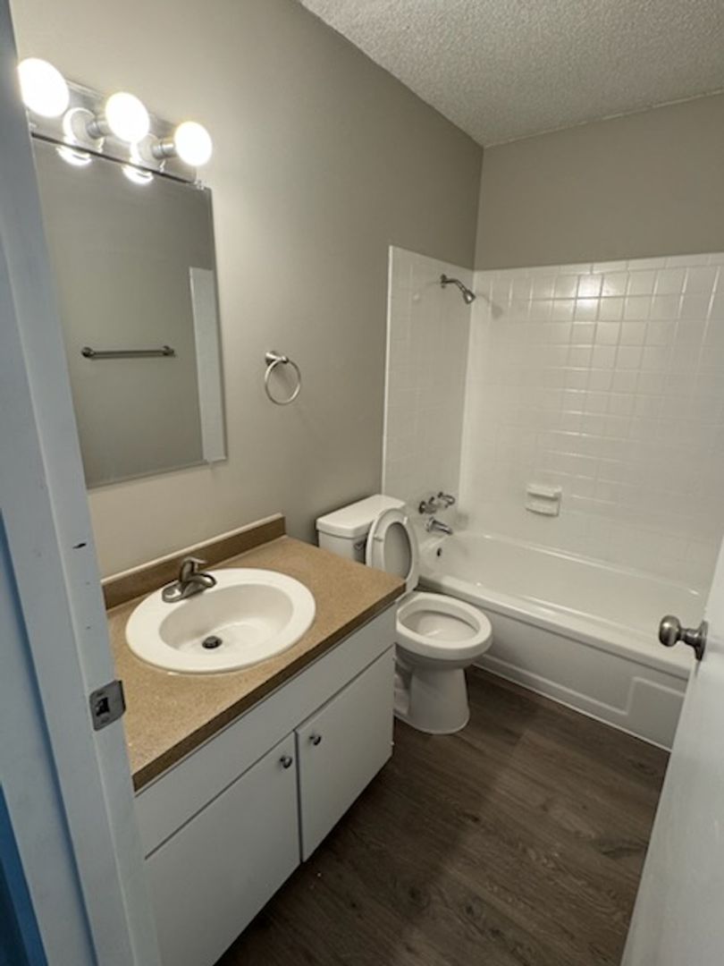 2 beds, 2 baths, 1,092 sqft, $1,175