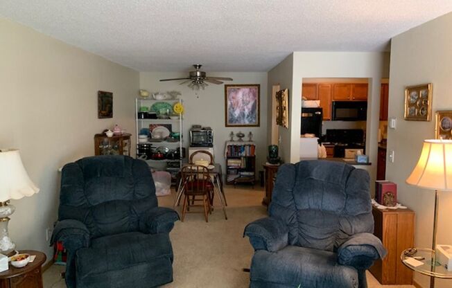 2 beds, 2 baths, 976 sqft, $1,675, Unit 3900122R