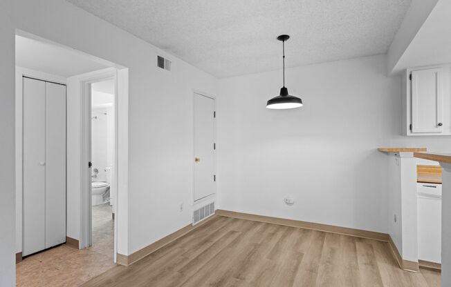 1 bed, 1 bath, $1,500, Unit # 102R