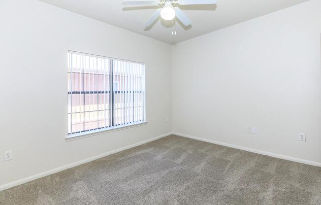 1 bed, 1 bath, 727 sqft, $989