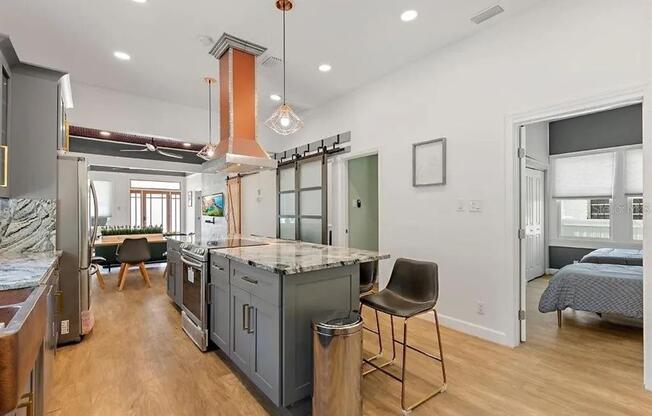 1904 N 25 ST