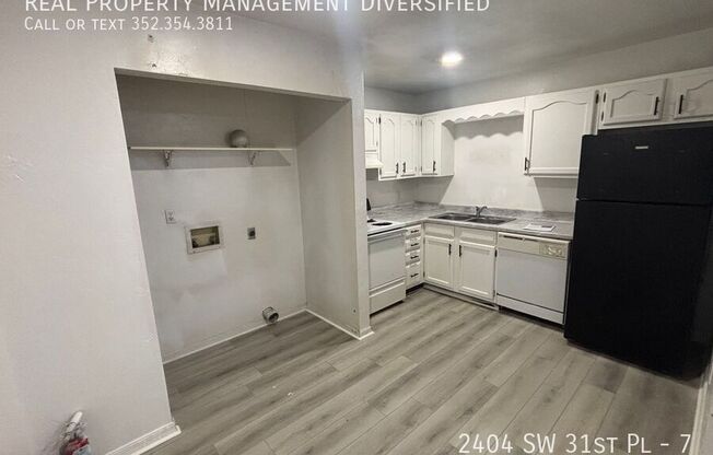 2404 SW 31 PL