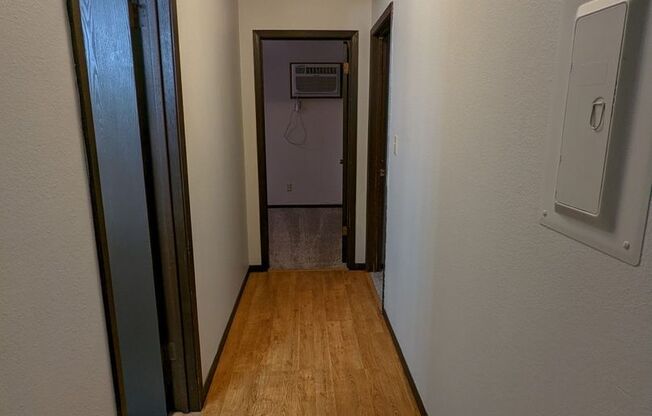 2 beds, 1 bath, $725, Unit 05