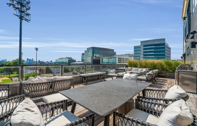 2 beds, 2 baths, 930 sqft, $4,400, Unit 402