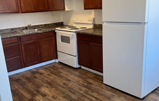 2 beds, 1 bath, $1,195, Unit 15