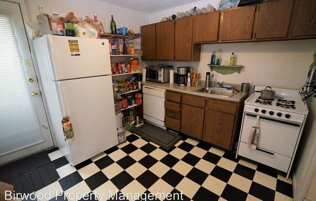 207 1/2 N. Frances St