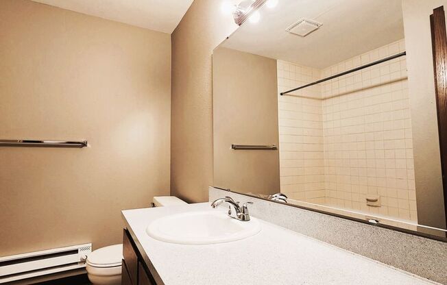 Studio, 1 bath, 440 sqft, $975, Unit 224