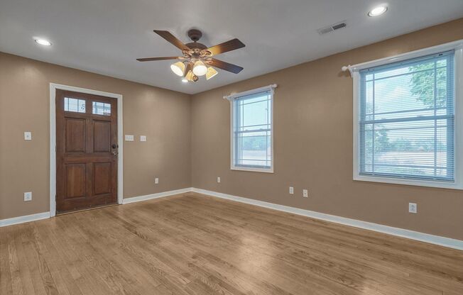 Cozy 2 Bedroom, 1 Bathroom Home in Manchester Available July 11th!
